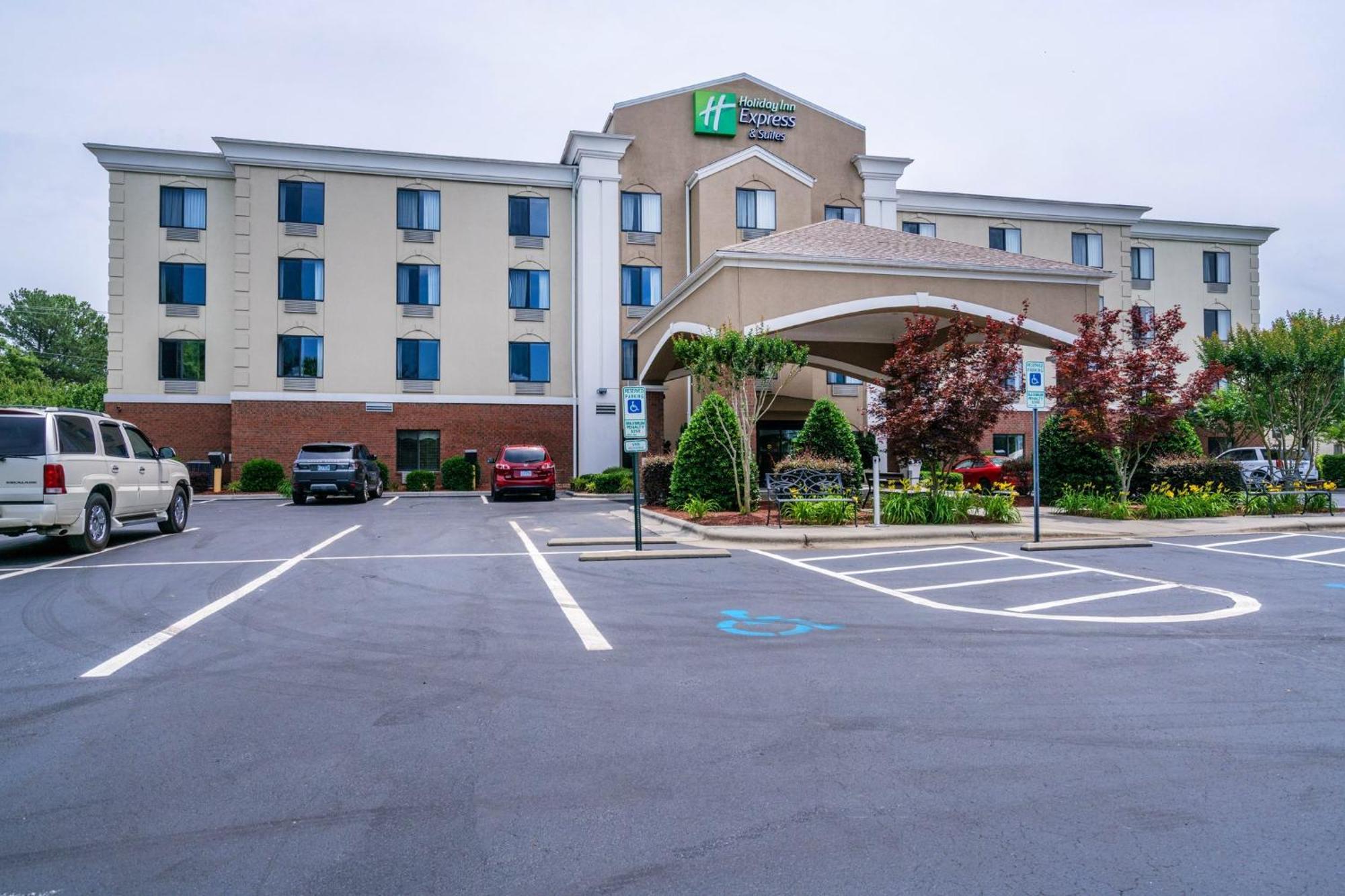 Holiday Inn Express & Suites Roanoke Rapids By Ihg Exterior foto